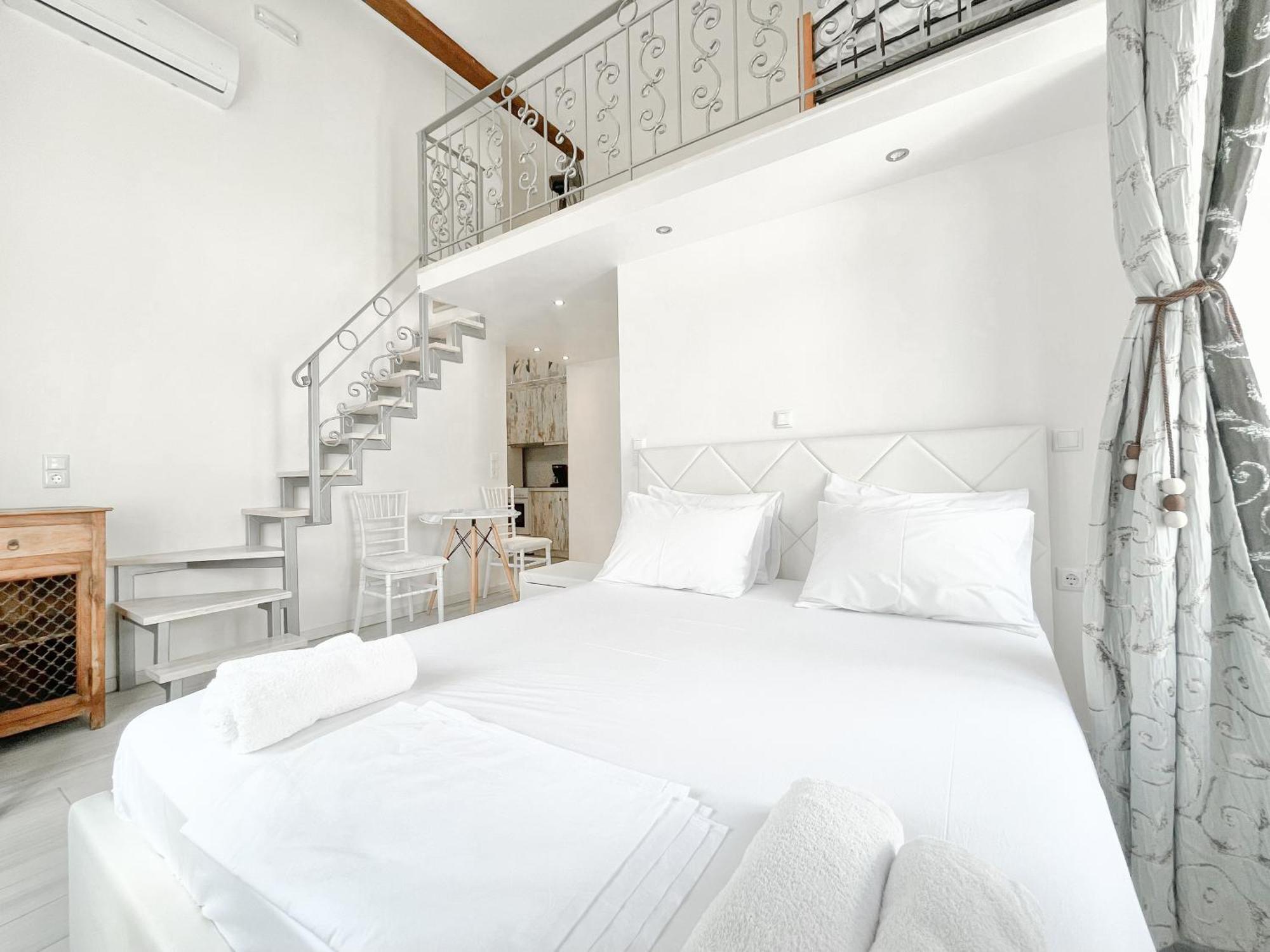 Xenias Rooms Apartments Koroni  Exterior foto